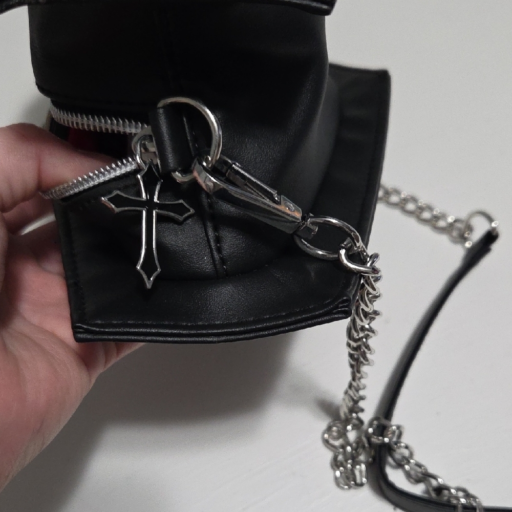 Black Coffin Cross Velvet Chain Shoulder Bag - Picture 8 of 14